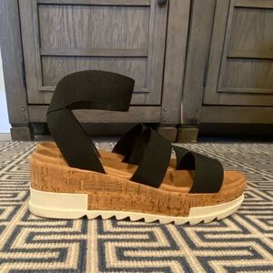 Steve Madden Black Platform Sandals